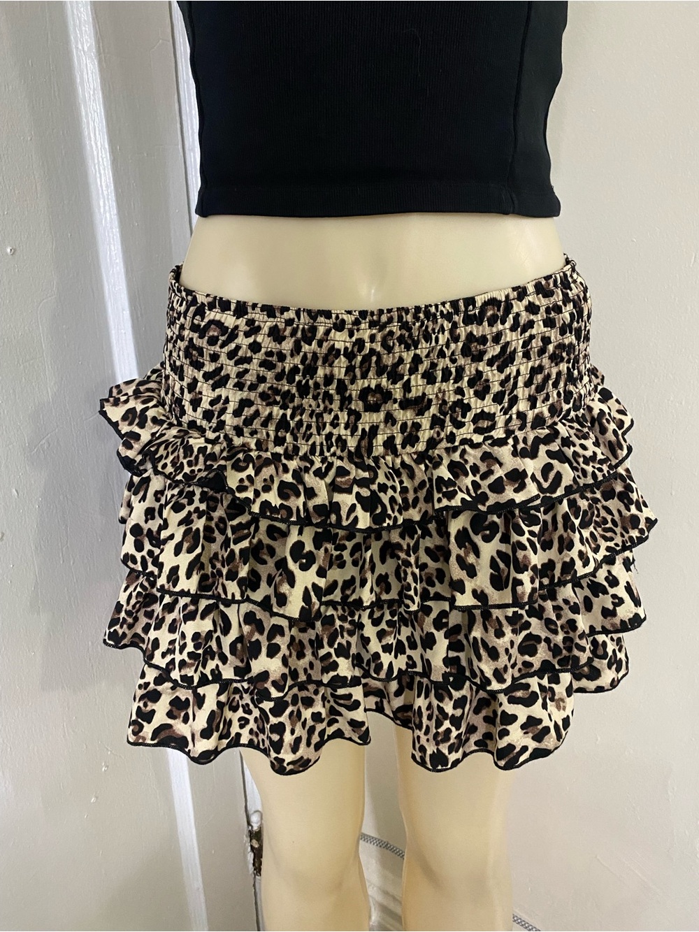 ROMWE Leopard print ruffle mini skirt with elastic waistband
